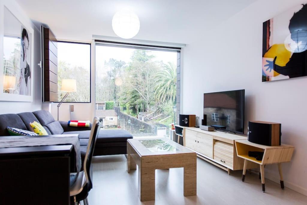 Art /design & Pool Apartment Angeles